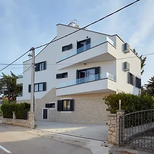  Apartment Nika